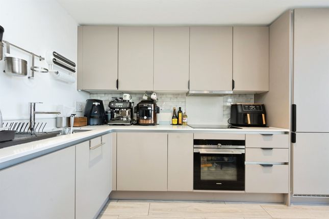 Flat 2, Flaxen Court, 6, Epsom Road, Watford photo 4