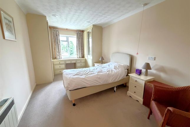 30 Cedar Court, Crockford Park Road, Addlestone photo 3