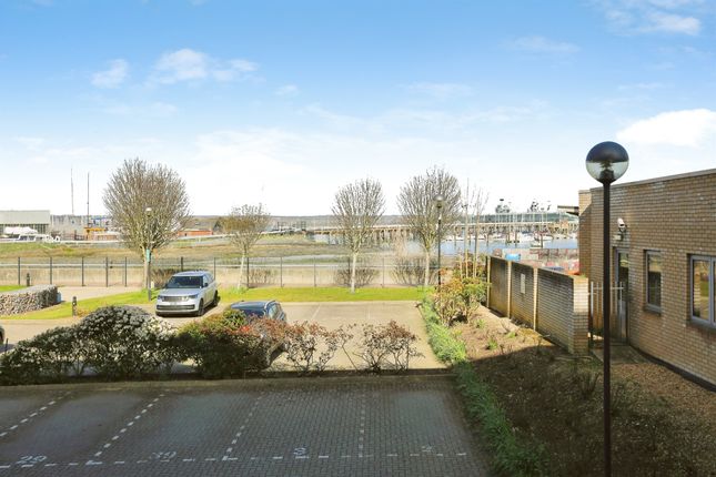 Flat 5, Jacana Court, Rope Quays, Gosport photo 2
