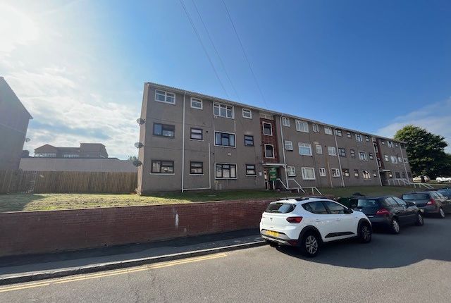 Flat to rent in Claude Road, Caerphilly