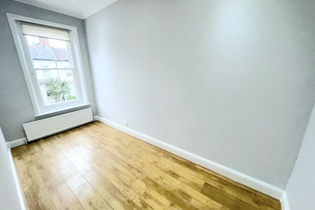 Flat B 30, Langdon Park Road, London photo 3