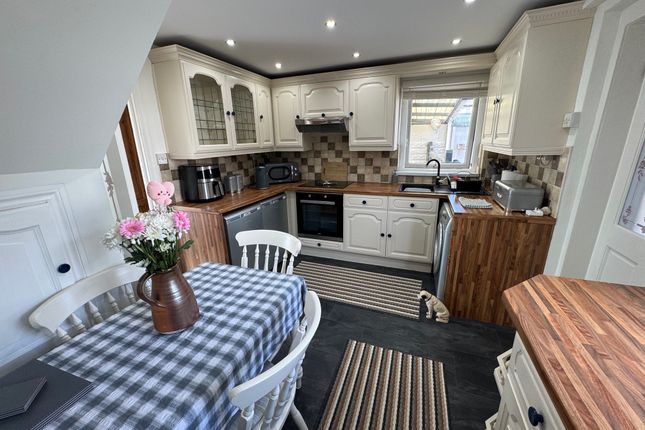 13, Green Circle, Bridgend photo 4