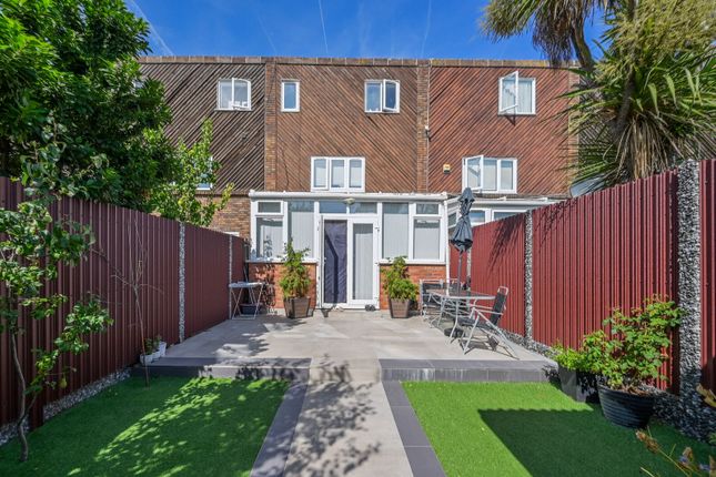 Renfrew Close, Beckton photo 4