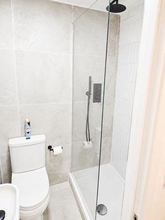 Studio 1, 121a Wandsworth High Street, London photo 5
