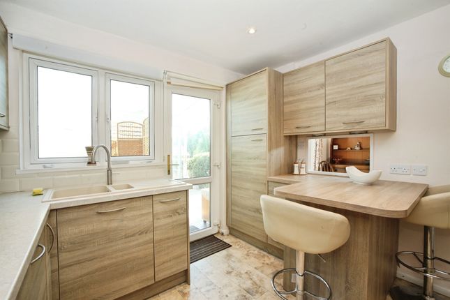 1, Lynton Close, Penarth photo 3
