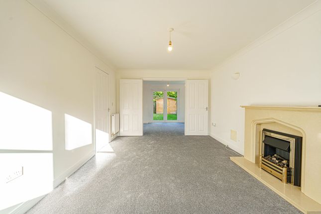 27 Lupin Grove, Newport photo 3