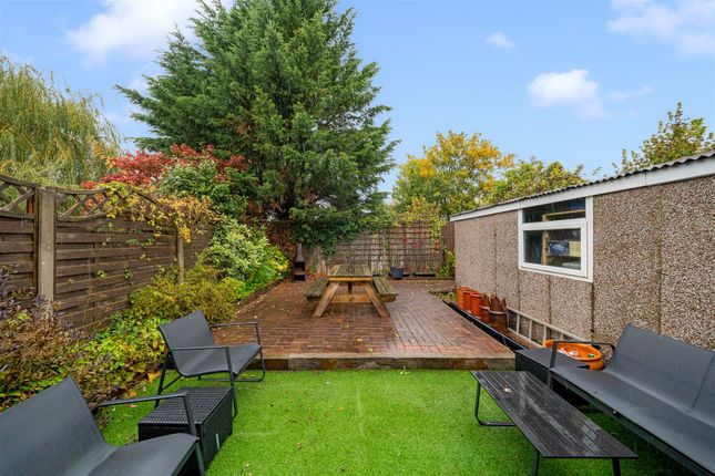 Derwent Close, Rainhill photo 4