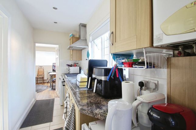 2a, Wellesley Avenue, Richings Park photo 4