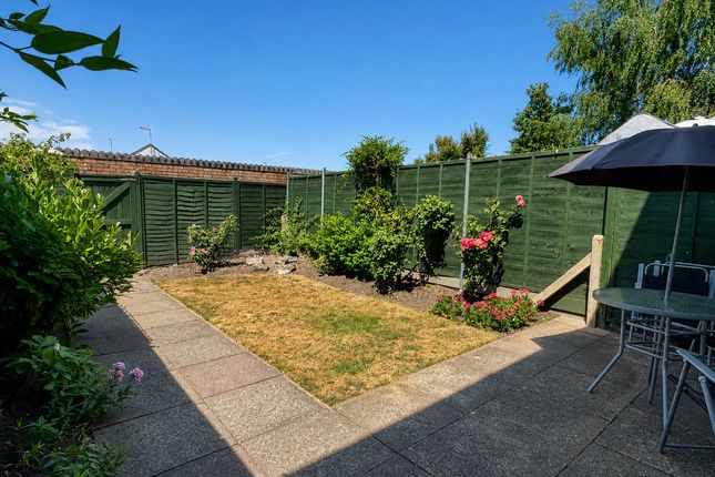 11, Warren Walk, Ferndown photo 2