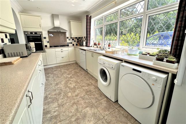 242, Normanston Drive, Lowestoft photo 3