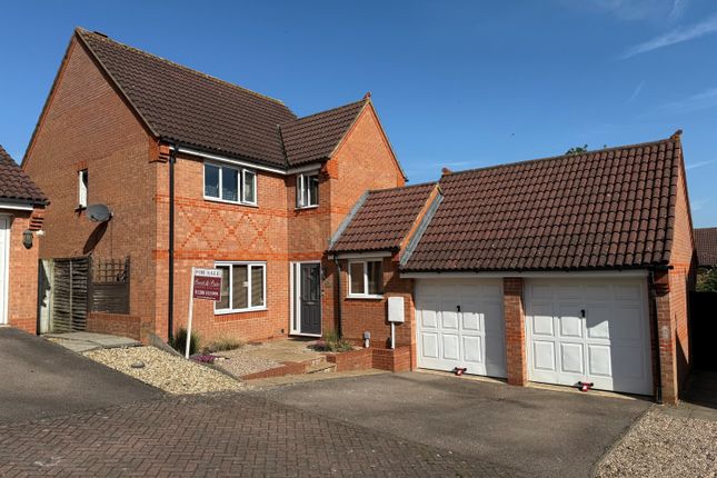 Thumbnail Detached house for sale in Foxglove Close, Buckingham