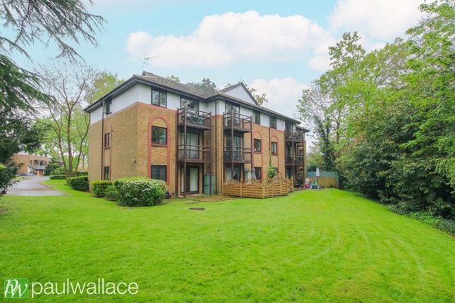 Flat for sale in The Knowle, Hoddesdon