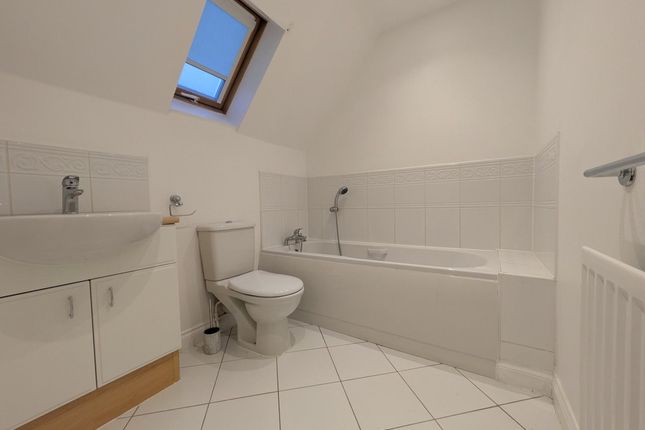 8, Charlwood Place, Reigate photo 5