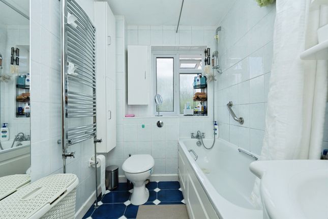 23, Pentland Road, Bushey photo 4