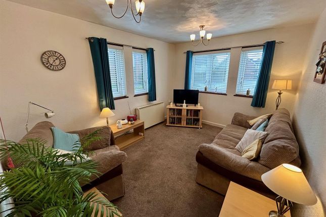 3 Hanover Court, Quaker Lane, Waltham Abbey photo 3