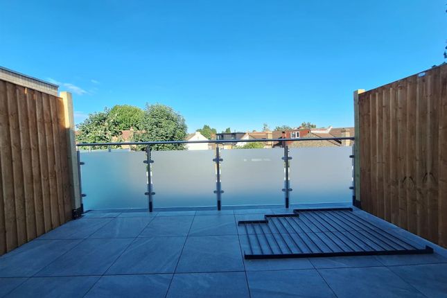 20, Serbin Close, London photo 4