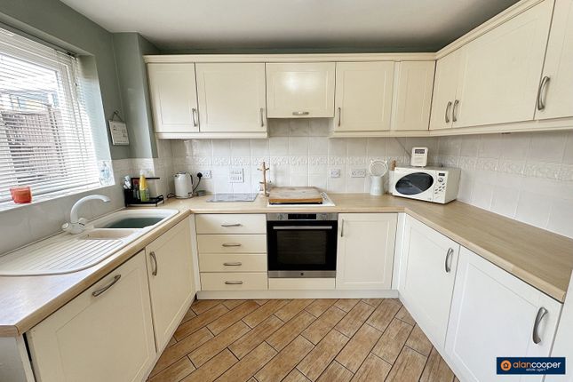 30, Haselbury Corner, Nuneaton photo 2