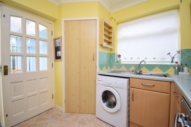 33, Stoney Lane, Wakefield photo 3
