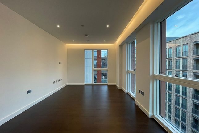Thumbnail Flat to rent in Montrose Building, London