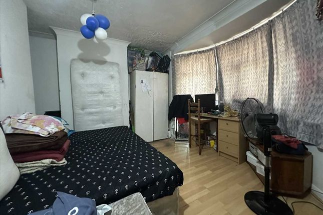 23, Stuart Road, Harrow photo 2
