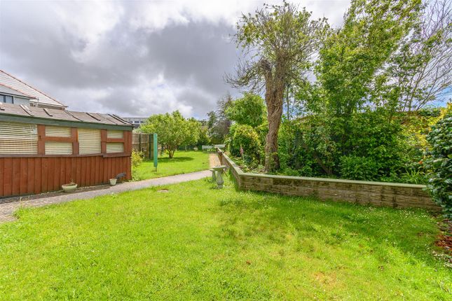 4, Highfield Road, Barry photo 2