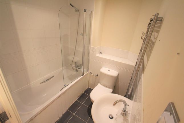 Flat to rent in Ballantyne Drive, Colchester