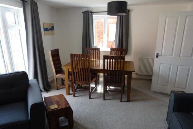 Room to rent in 12 Meadow Way, Mansfield