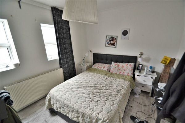 End terrace house for sale in Oaklands Road, London