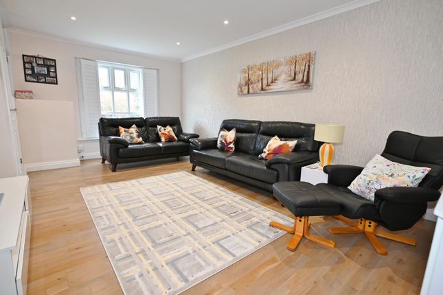 14, Queen Annes Close, Twickenham photo 4