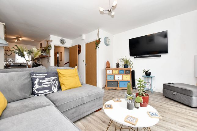35 Astor Court, Newquay photo 3