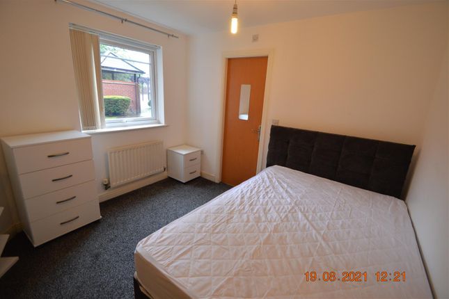 157, Chorlton Road, Manchester photo 4