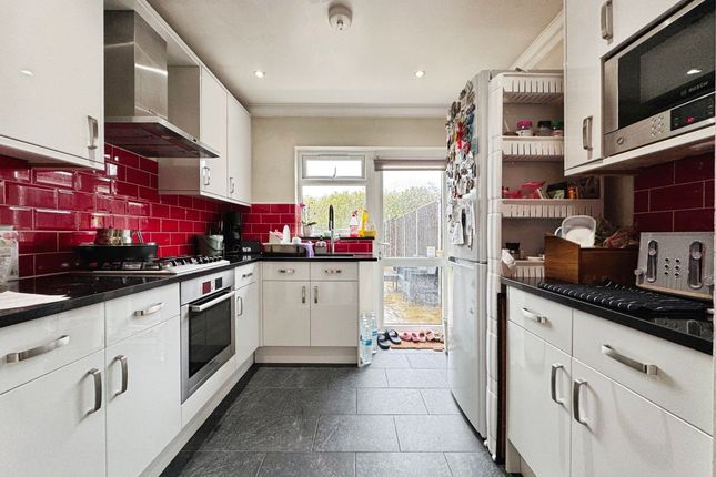 48, Merlin Crescent, Edgware photo 3