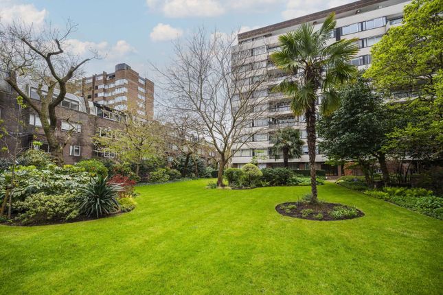 Thumbnail Flat for sale in Cambridge Square, Hyde Park Estate, London