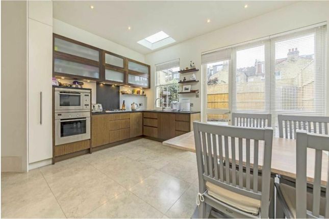 Thumbnail Property to rent in Brookfield Road, London