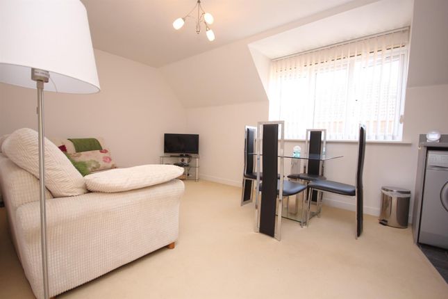 Flat 2 Sarum House, Park Cottage Drive, Titchfield Park photo 2