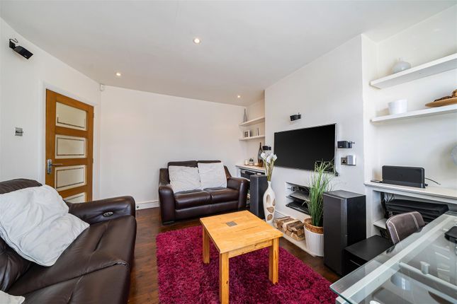 62, Melthorne Drive, Ruislip photo 3
