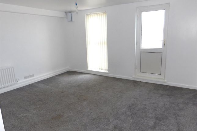 Flat to rent in Crosby Street, Maryport, Cumbria