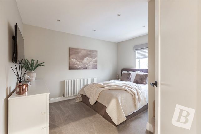 18, Bush Elms Road, Hornchurch photo 4