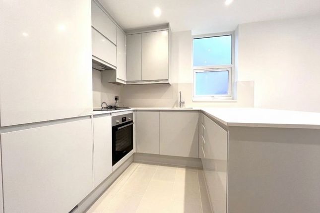 2-bedroom garden maisonette, Wordsworth Avenue, Greenford, UB6 9AB photo 4
