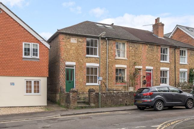 End terrace house to rent in Town End Street, Godalming