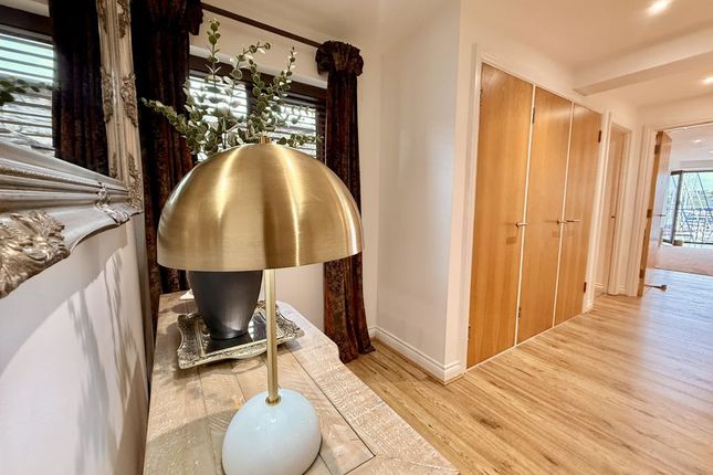 Flat 4, Dolphin House, Sutton Wharf, Plymouth photo 4