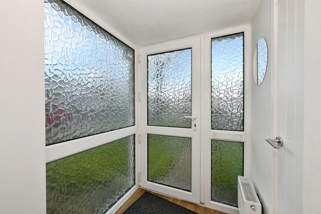 17, Granville Gardens, Hoddesdon photo 2