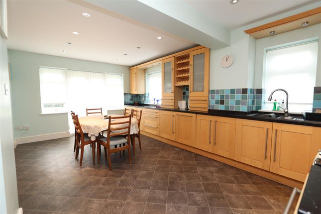 Detached house for sale in Shenfield Place, Shenfield, Brentwood