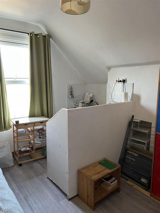 Flat 3, 112, Tooting High Street, Tooting photo 3