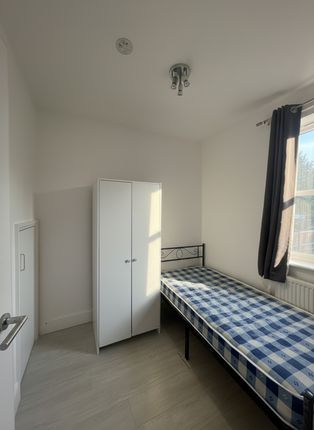 54, Myrtle Road , Hounslow  photo 4