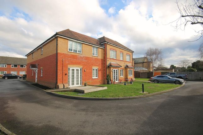 1-bed flat on Flat 7, Hooper House, Ashford Crescent, Ashford, £215,000