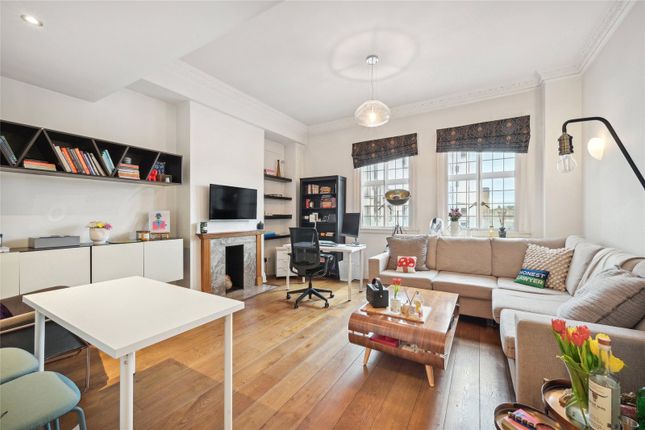 Flat for sale in Baker Street, London