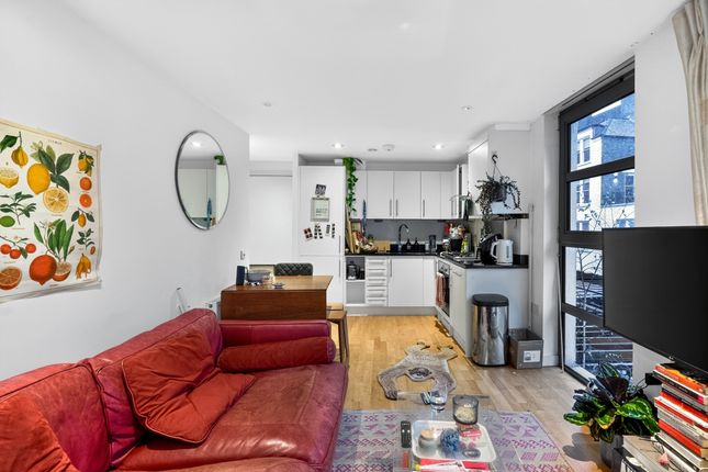 4 Globe House, 18 Cobb Street, London photo 4