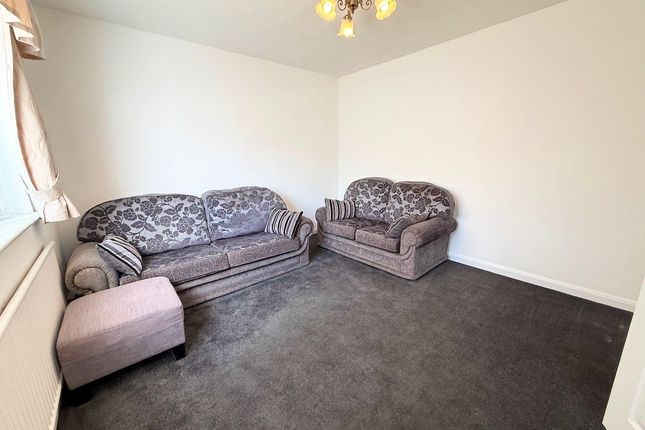 28, Coventry photo 3