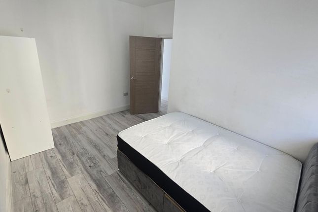 Flat 2, Woolfield House, Wash lane, Bury photo 4